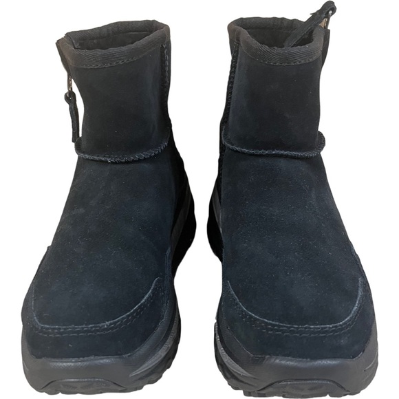 UGG CA805 CLASSIC WEATHER BLACK BOOTS -
